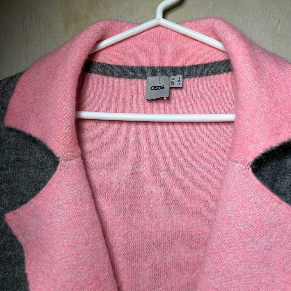 ASOS Women’s Gray and Pink Sweater/Cardigan. Soft and stretchy. Size‎ 4